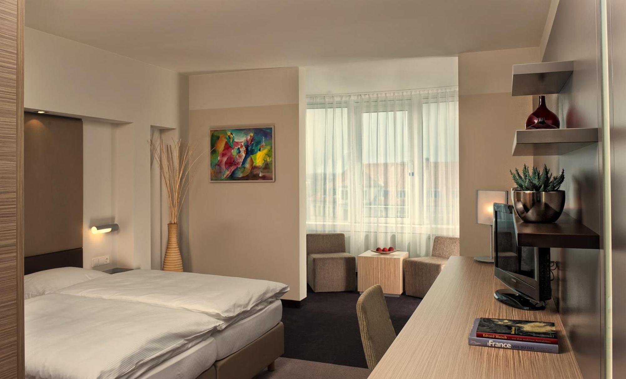 Deluxe Double or Twin Room,909046636:JPEG