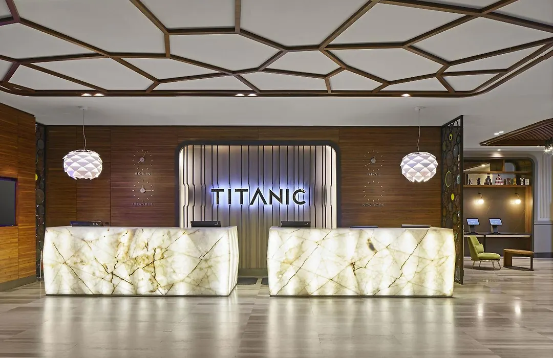 Titanic Chaussee Berlin-1